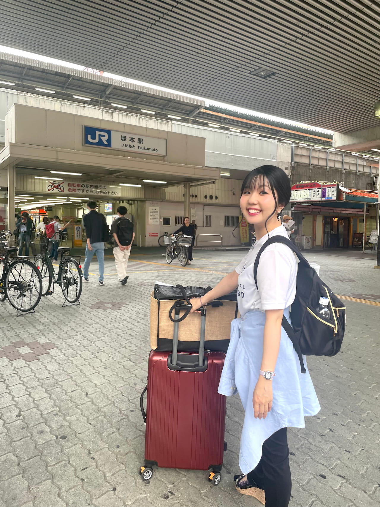 私の地元は塚本ですが、しょっちゅう訪れる梅田もほぼ庭の感覚なので地元として紹介させてもらいます！
塚本は梅田へ1駅で行けて近いところが好きです(笑)
都会の夜景が凄く好きで、大阪駅は周辺を歩いてるだけでも物語の世界に入ったように感じれるのが気に入ってます。