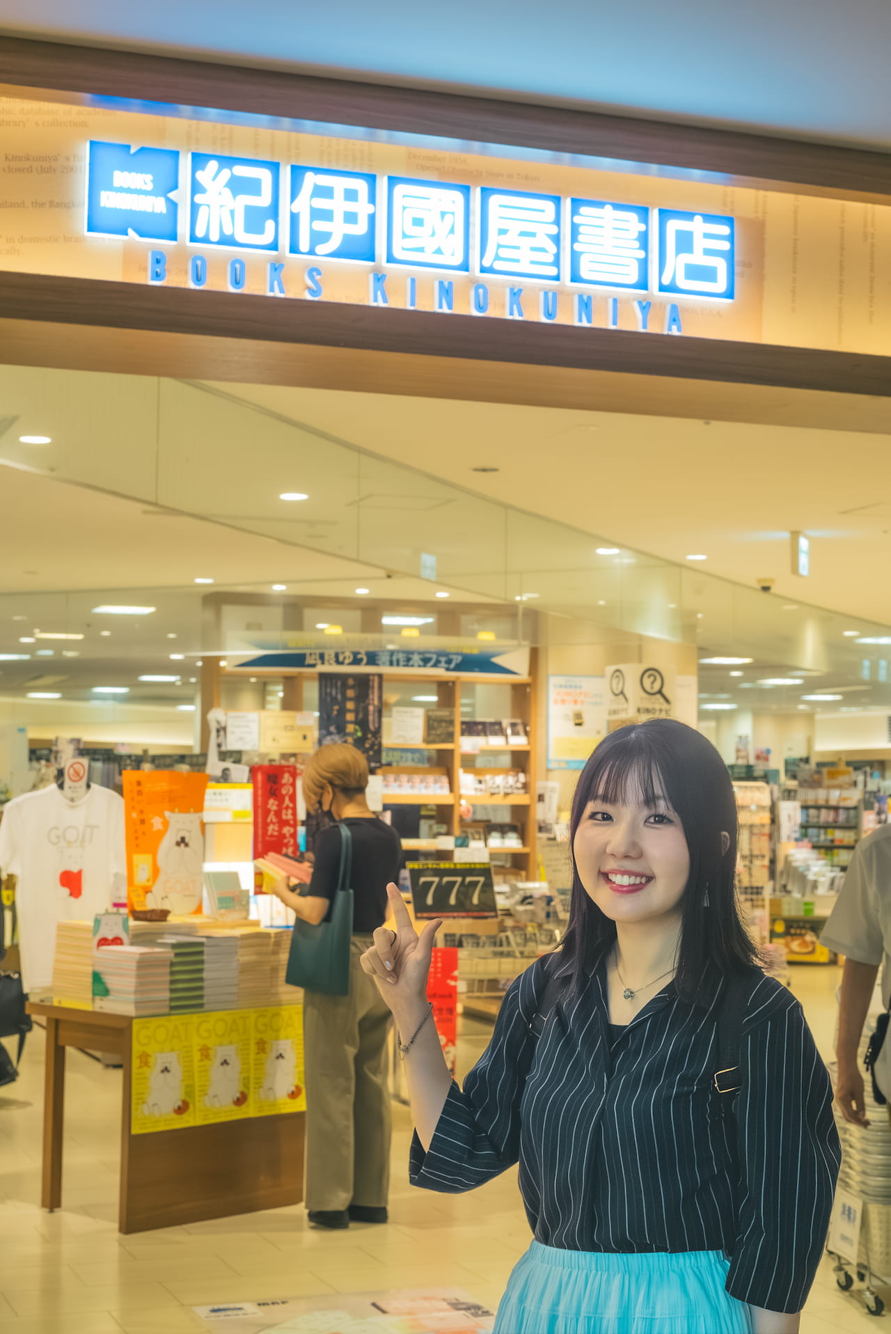 【紀伊国屋書店 グランフロント大阪店】
新書が揃ってる綺麗な本屋さんが大好きなので、この空間を歩くだけでもリフレッシュになります。
この店舗は広過ぎず狭過ぎず、本のジャンルの配置もわかりやすくて気に入ってます。
奥にはスタバもあるので、休憩にめっちゃおすすめです！