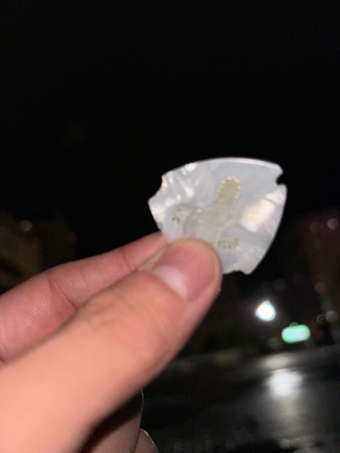 人が多すぎず、少し静かな場所。夜の街や、帰り道の空気が好きです。